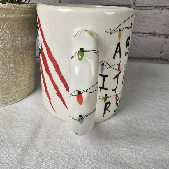 STRANGER THINGS ALPHABET CHRISTMAS LIGHTS MUG NWOT - Picture 4 of 6